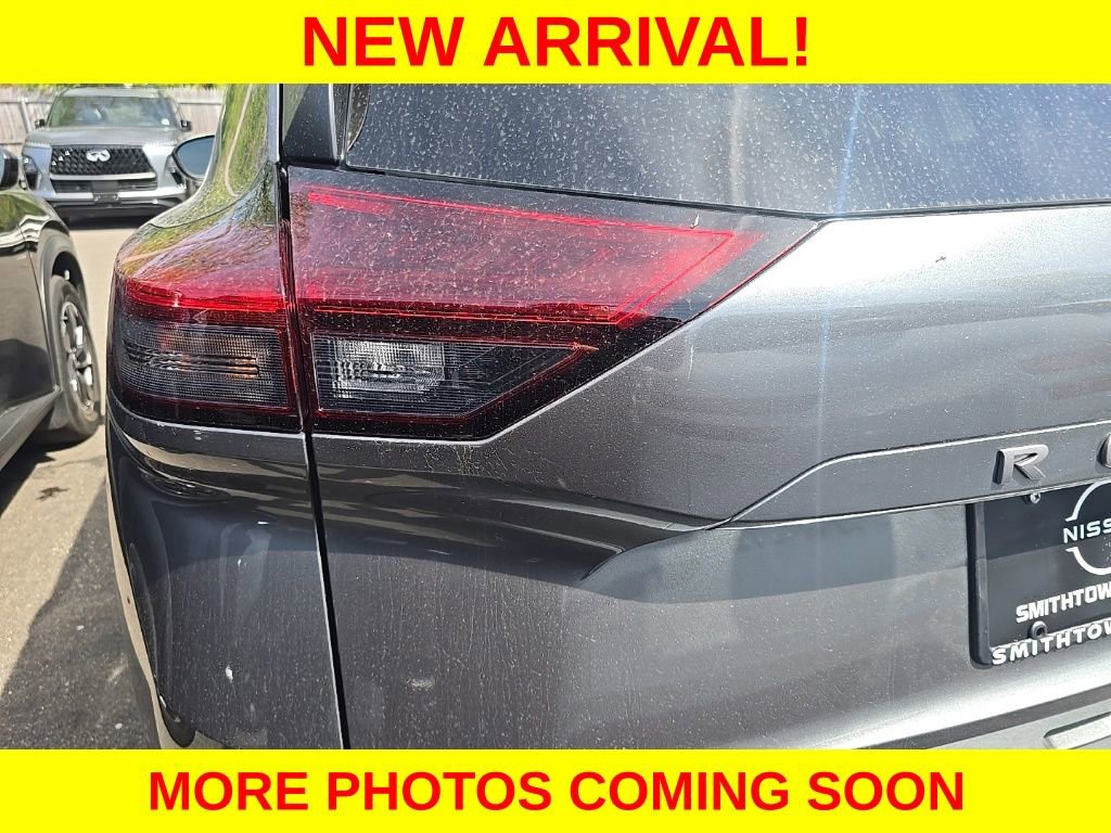 Used 2025 Nissan Rogue S AWD/4WD image 11