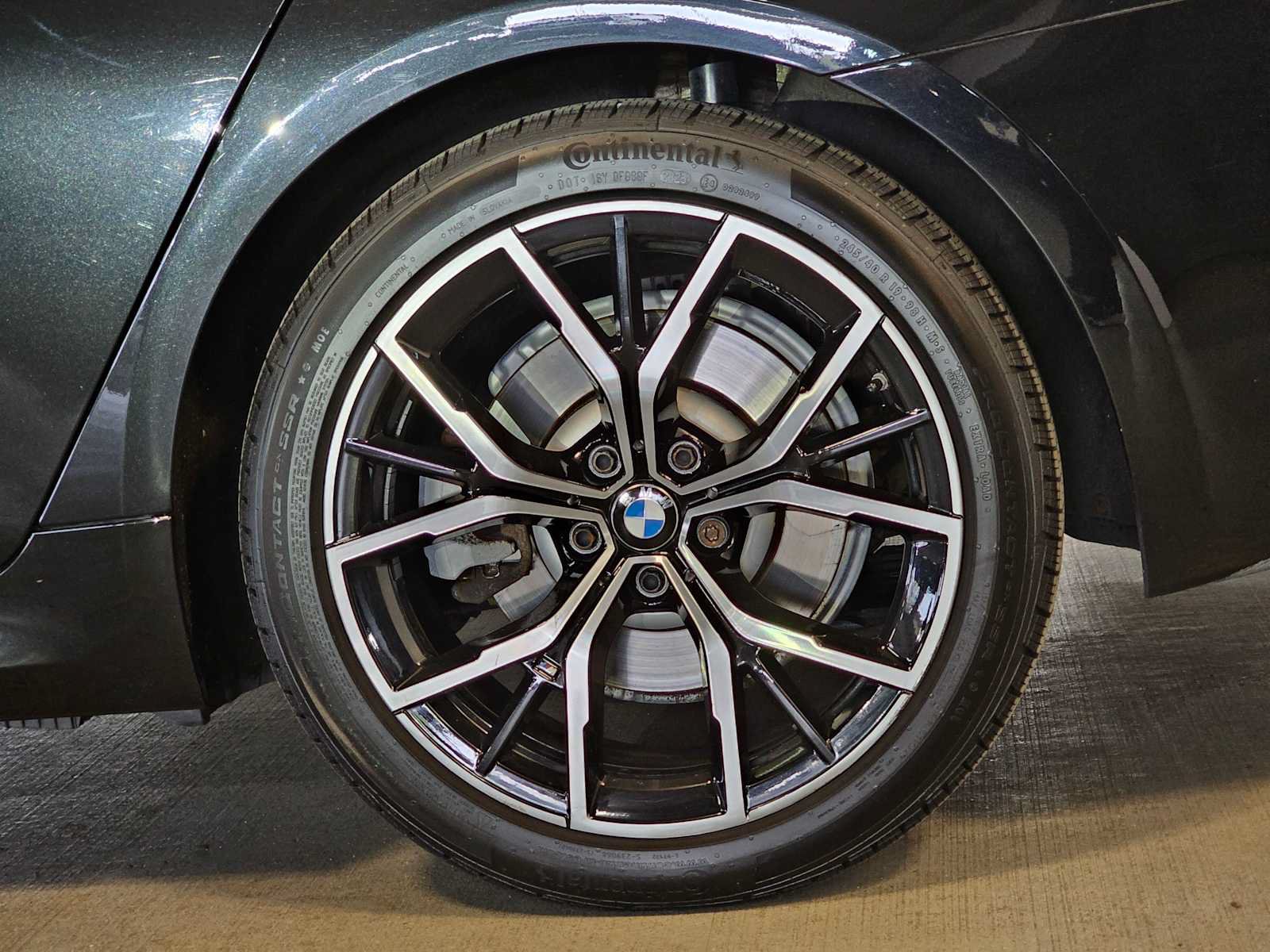 Used 2021 BMW 530e xDrive w/ M Sport Package AWD/4WD image 9