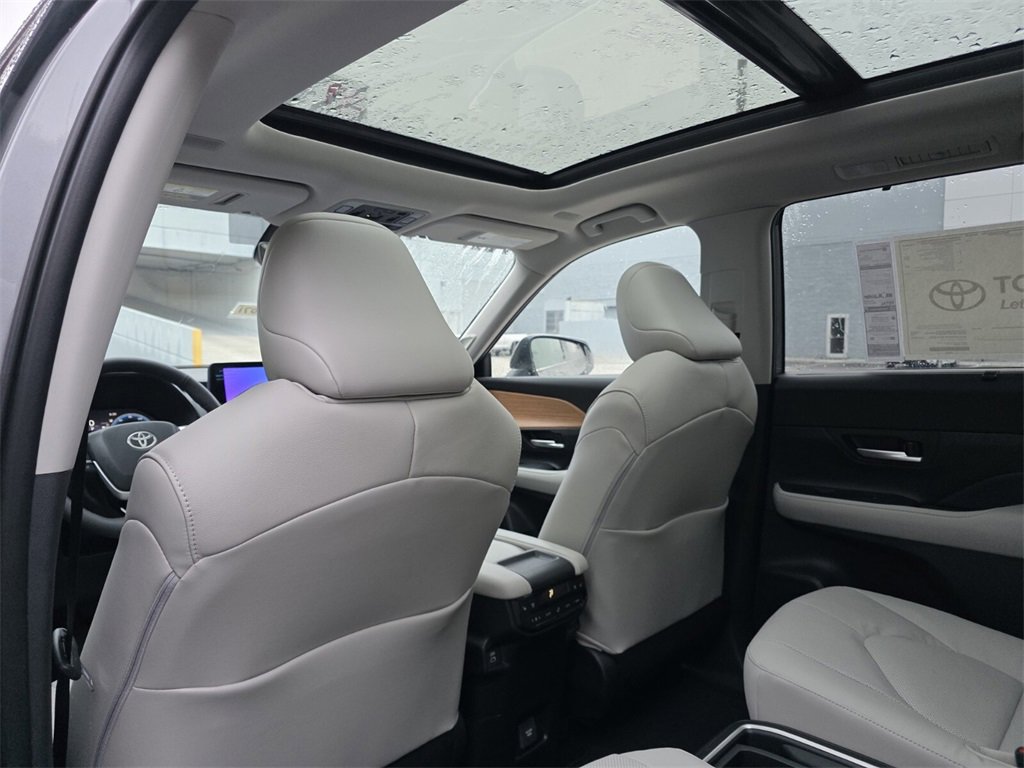 New 2026 Toyota Grand Highlander Platinum image 24