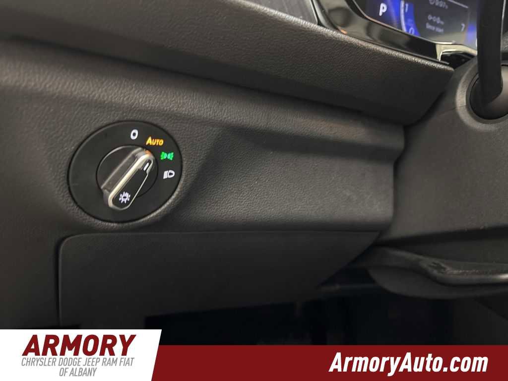 Used 2024 Volkswagen Jetta SE image 11