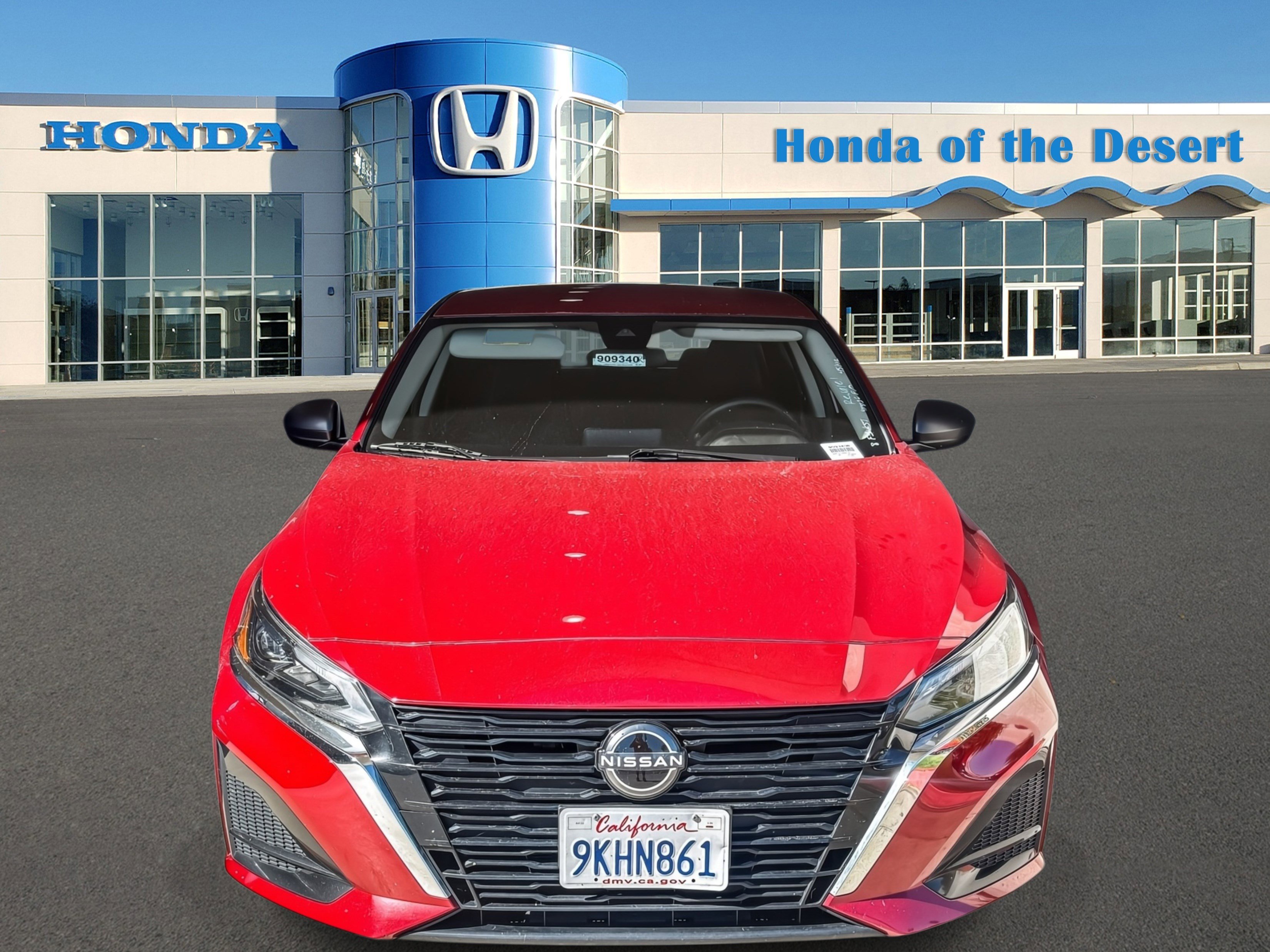 Used 2024 Nissan Altima 2.5 SV FWD image 2