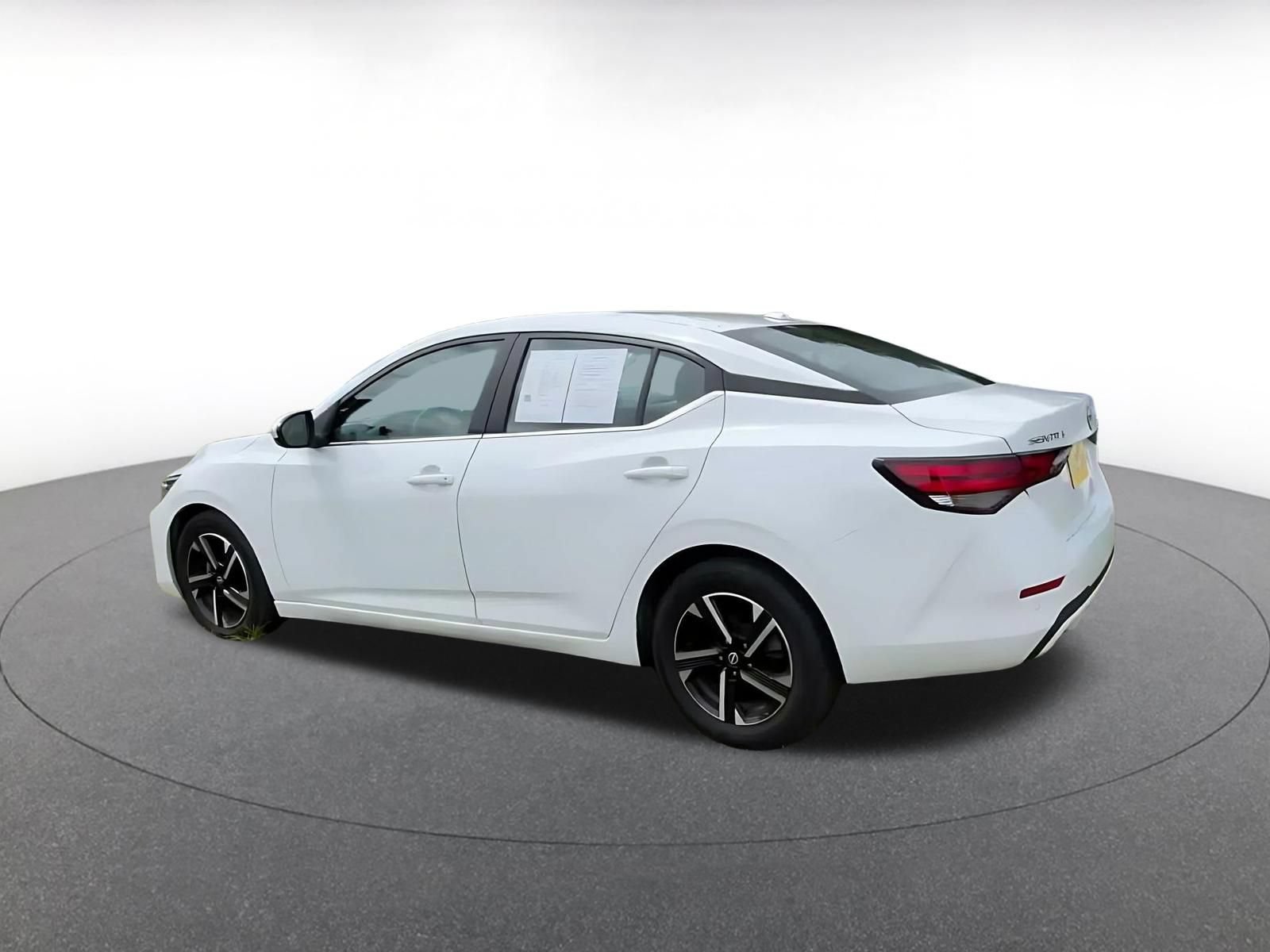 Used 2025 Nissan Sentra SV FWD image 9