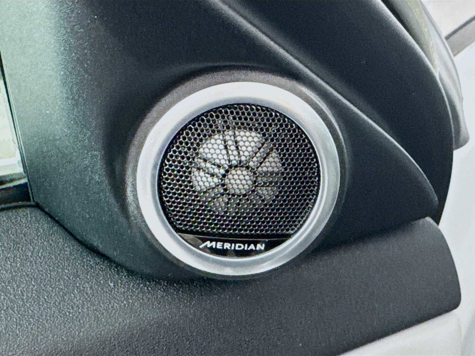 Used 2023 Land Rover Range Rover Evoque R-Dynamic SE image 20