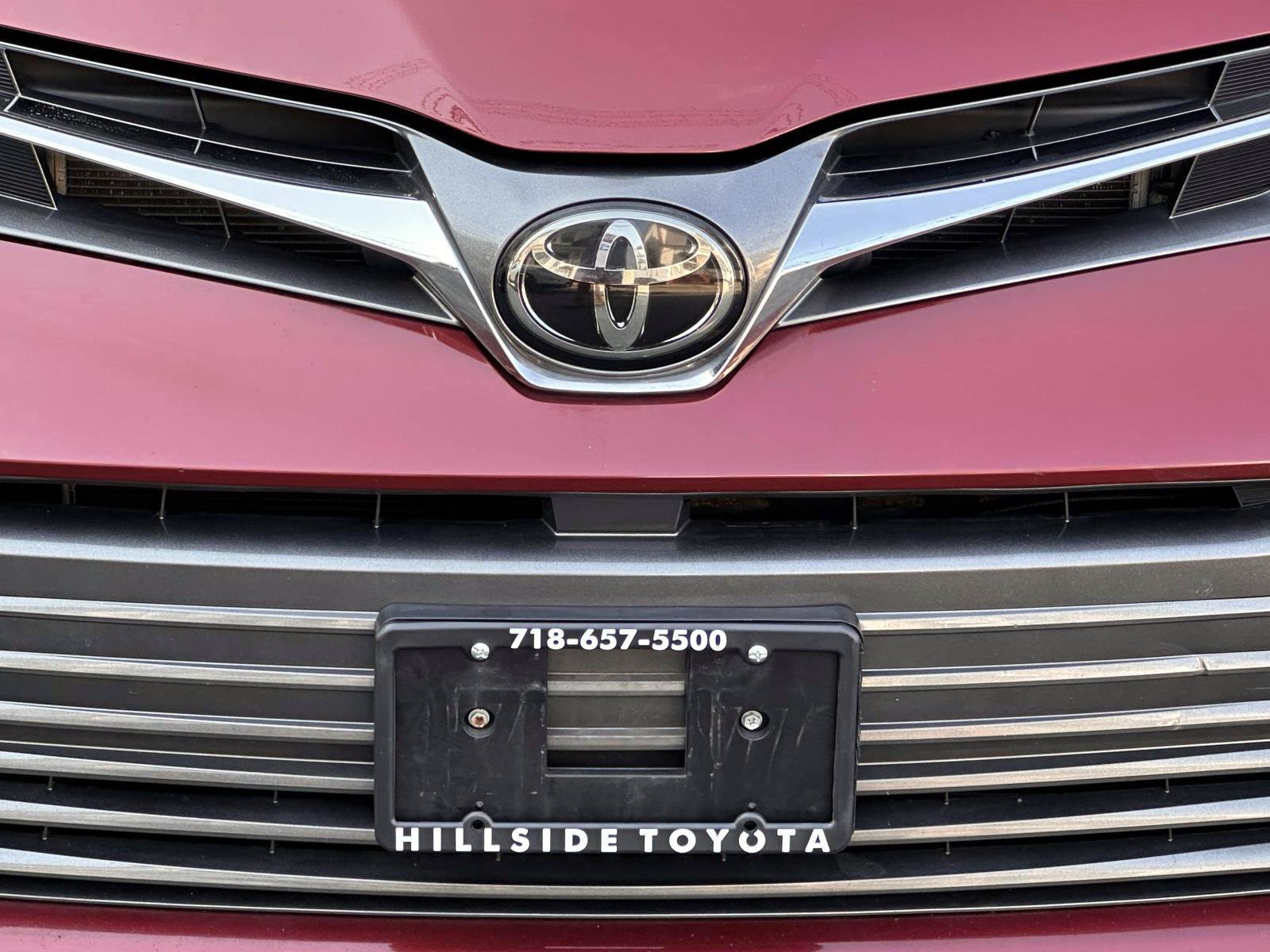 Certified 2019 Toyota Sienna XLE w/ XLE Navigation Package FWD image 6