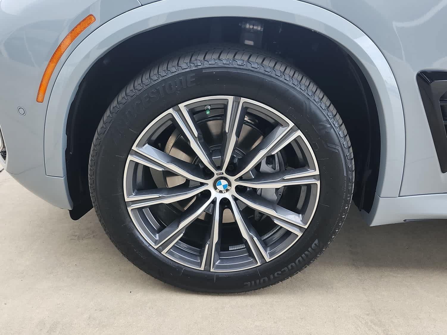 New 2026 BMW X5 xDrive40i w/ M Sport Package AWD/4WD image 7