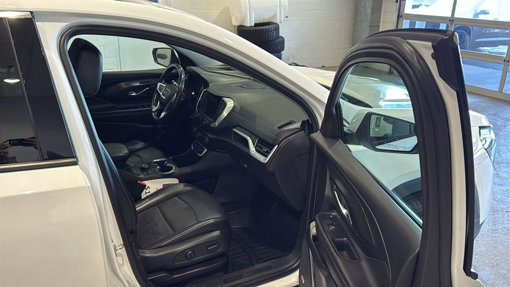 Used 2022 GMC Terrain SLT w/ Infotainment Package II image 12