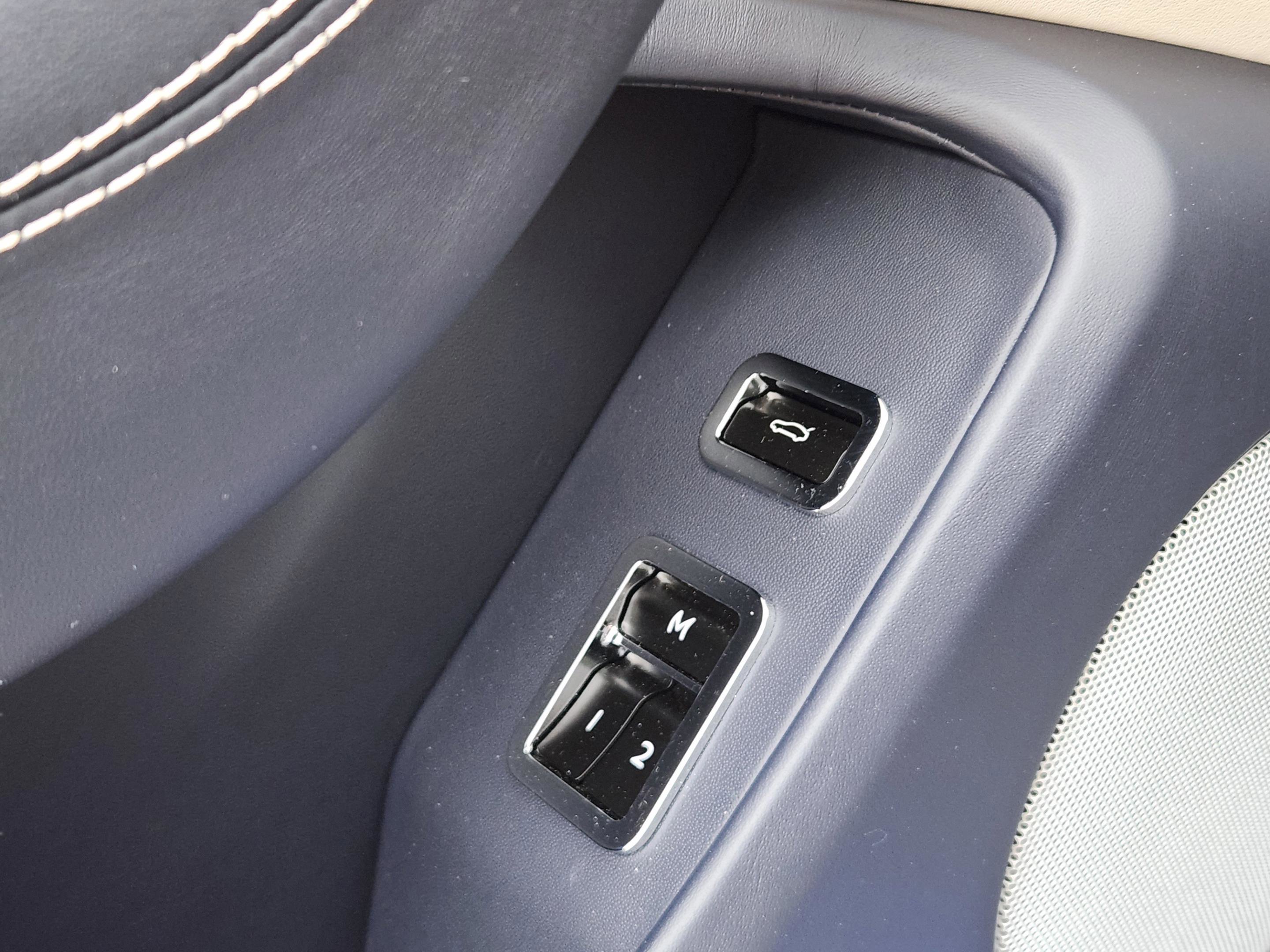 Used 2021 Bentley Flying Spur W12 image 16