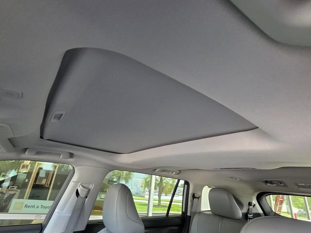 Certified 2024 Toyota Highlander Limited FWD image 8