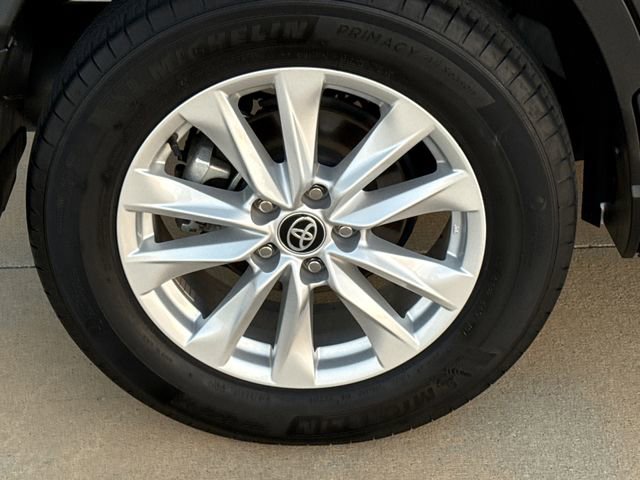 Used 2024 Toyota Corolla Cross LE FWD image 9