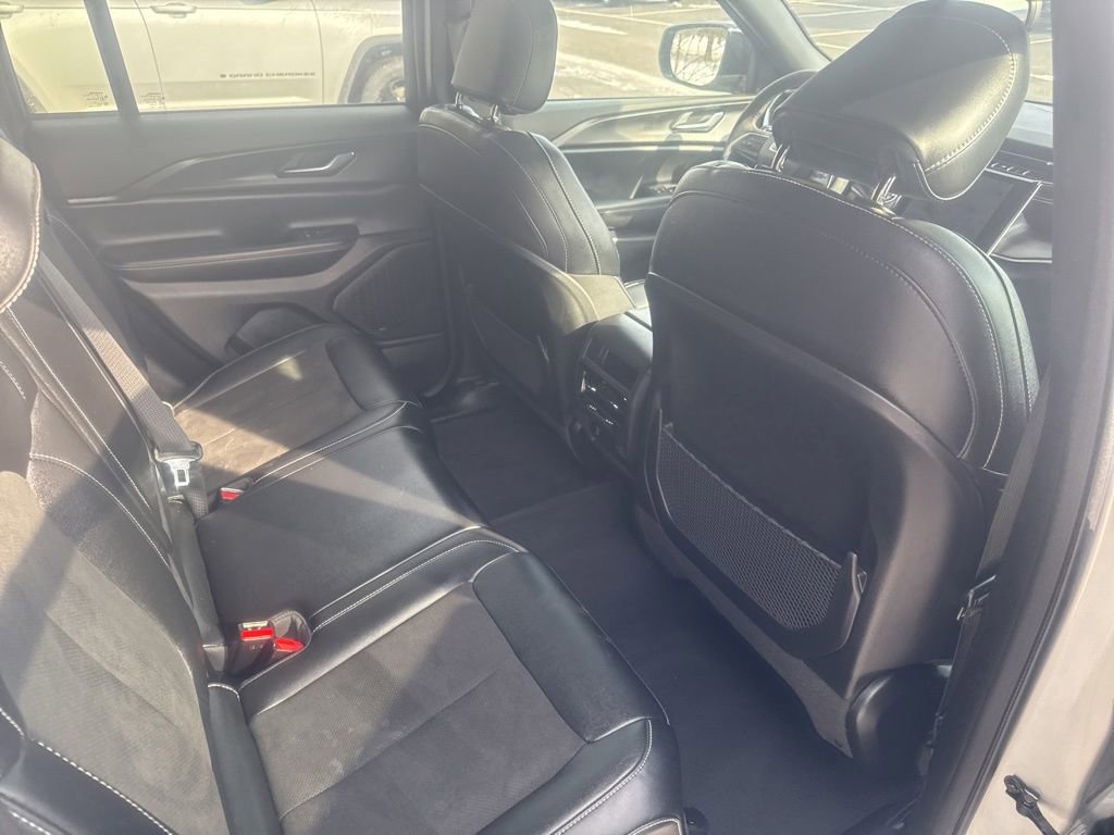 Used 2024 Jeep Grand Cherokee Altitude image 38