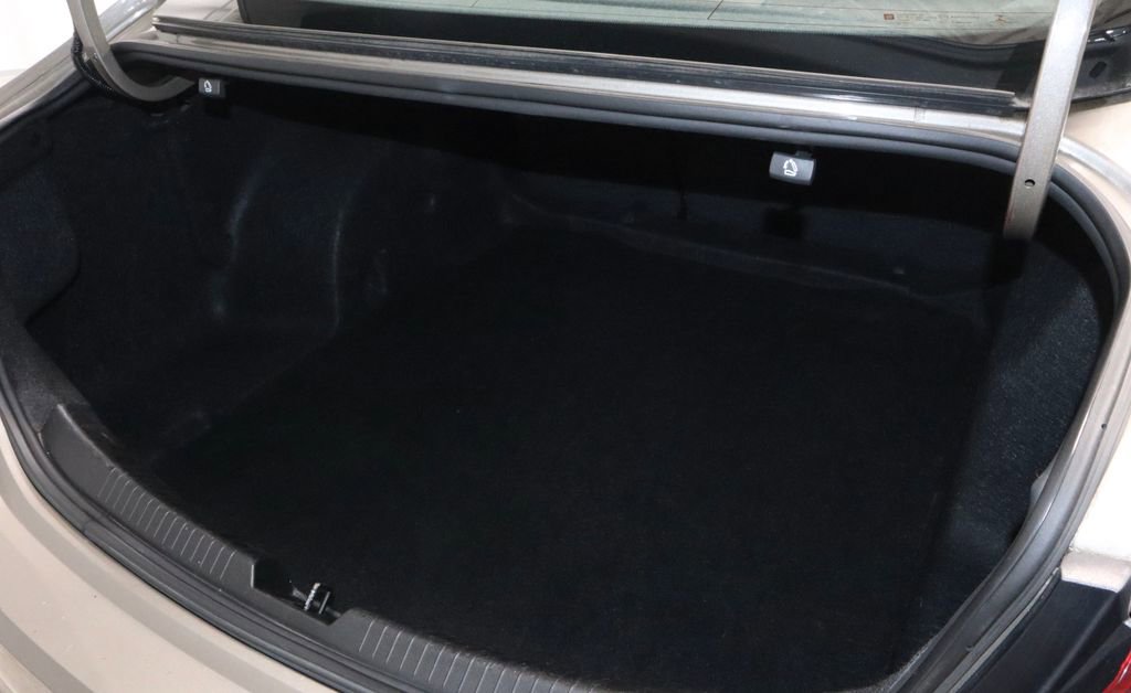 Used 2023 Chevrolet Malibu LT FWD image 15