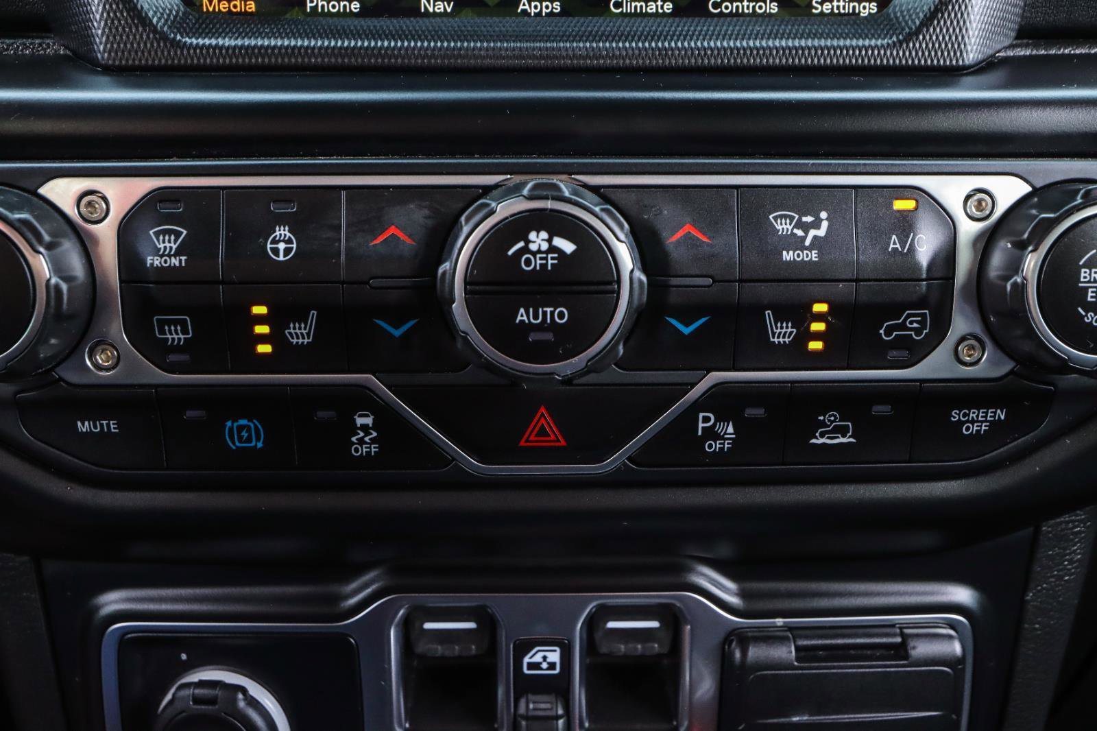 Used 2022 Jeep Wrangler Unlimited Sahara image 14