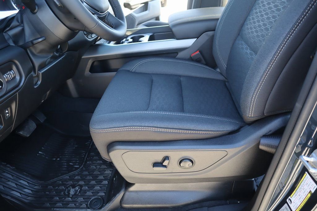 New 2026 RAM 1500 4x4 Crew Cab image 12