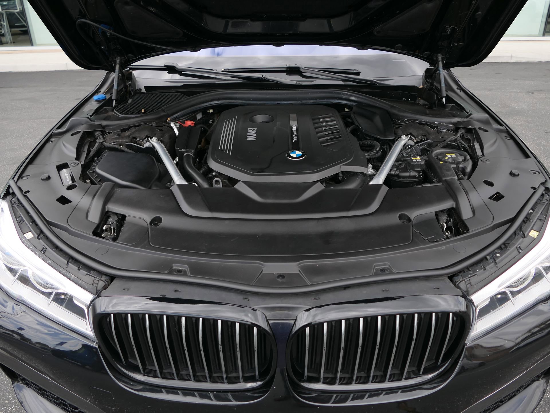 Used 2019 BMW 740i w/ M Sport Package RWD image 31