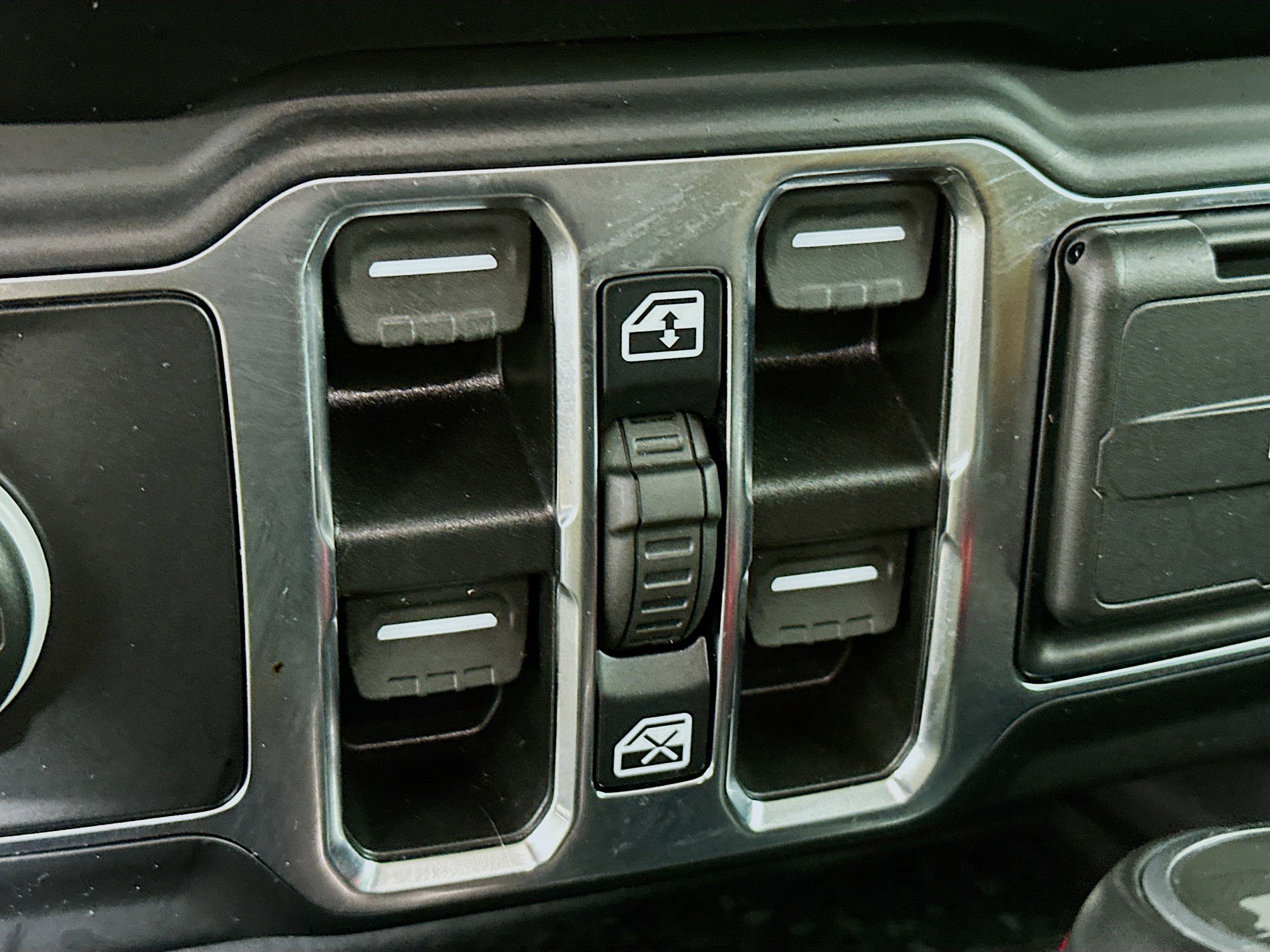 Used 2021 Jeep Wrangler Sahara w/ Cold Weather Group image 15