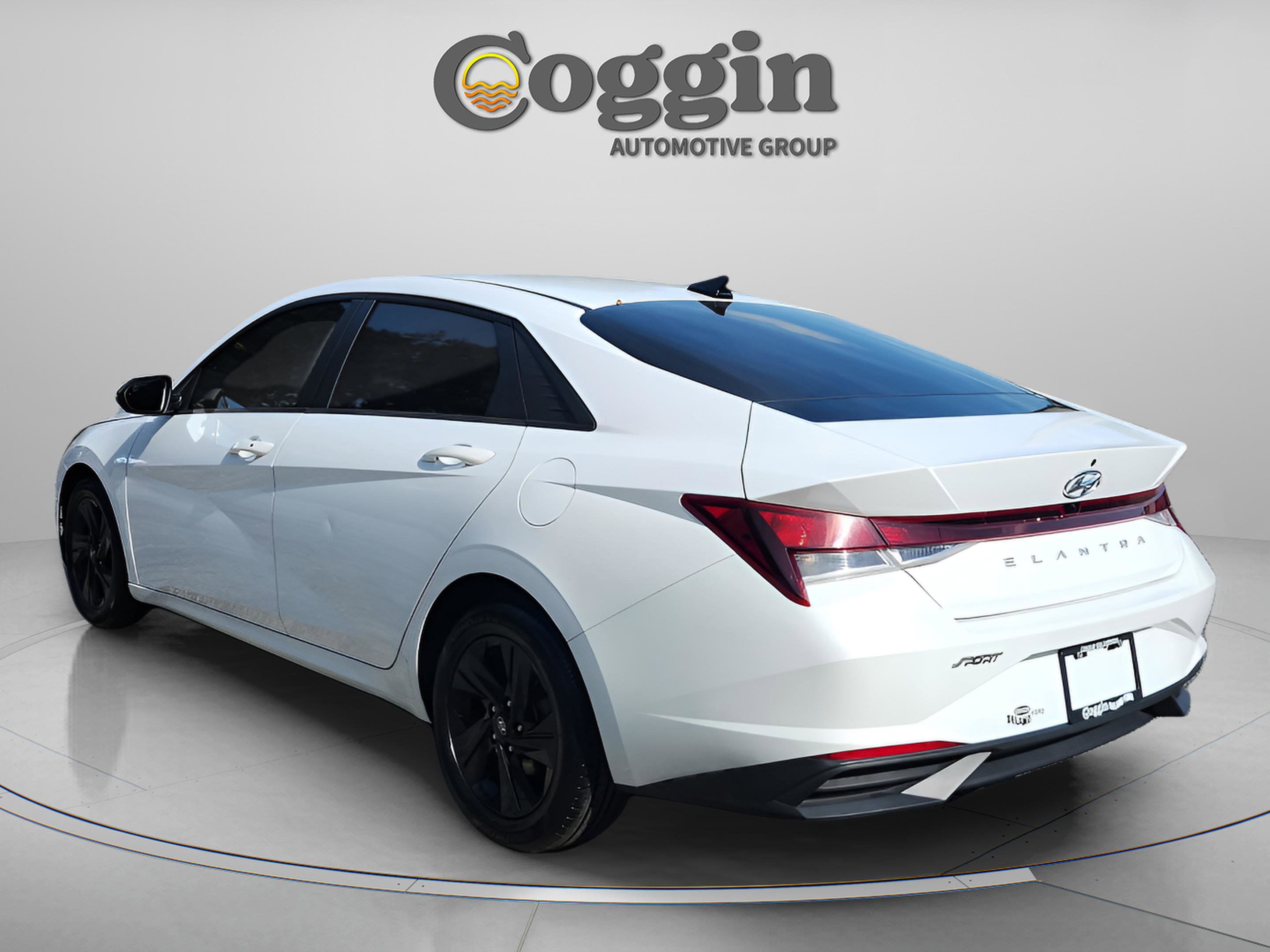 Used 2021 Hyundai Elantra SEL image 3