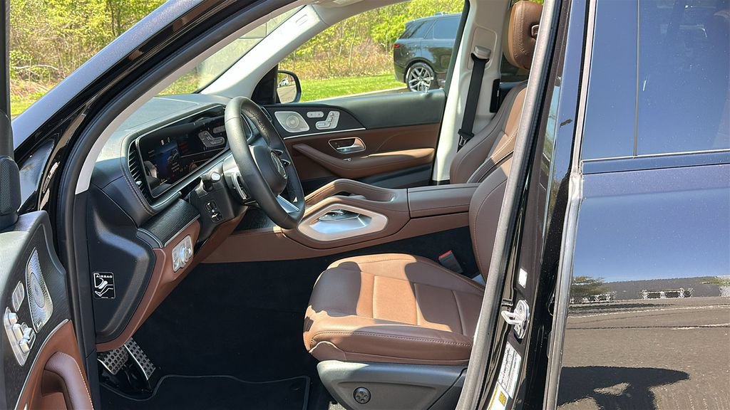 Used 2026 Mercedes-Benz GLS 450 4MATIC image 10