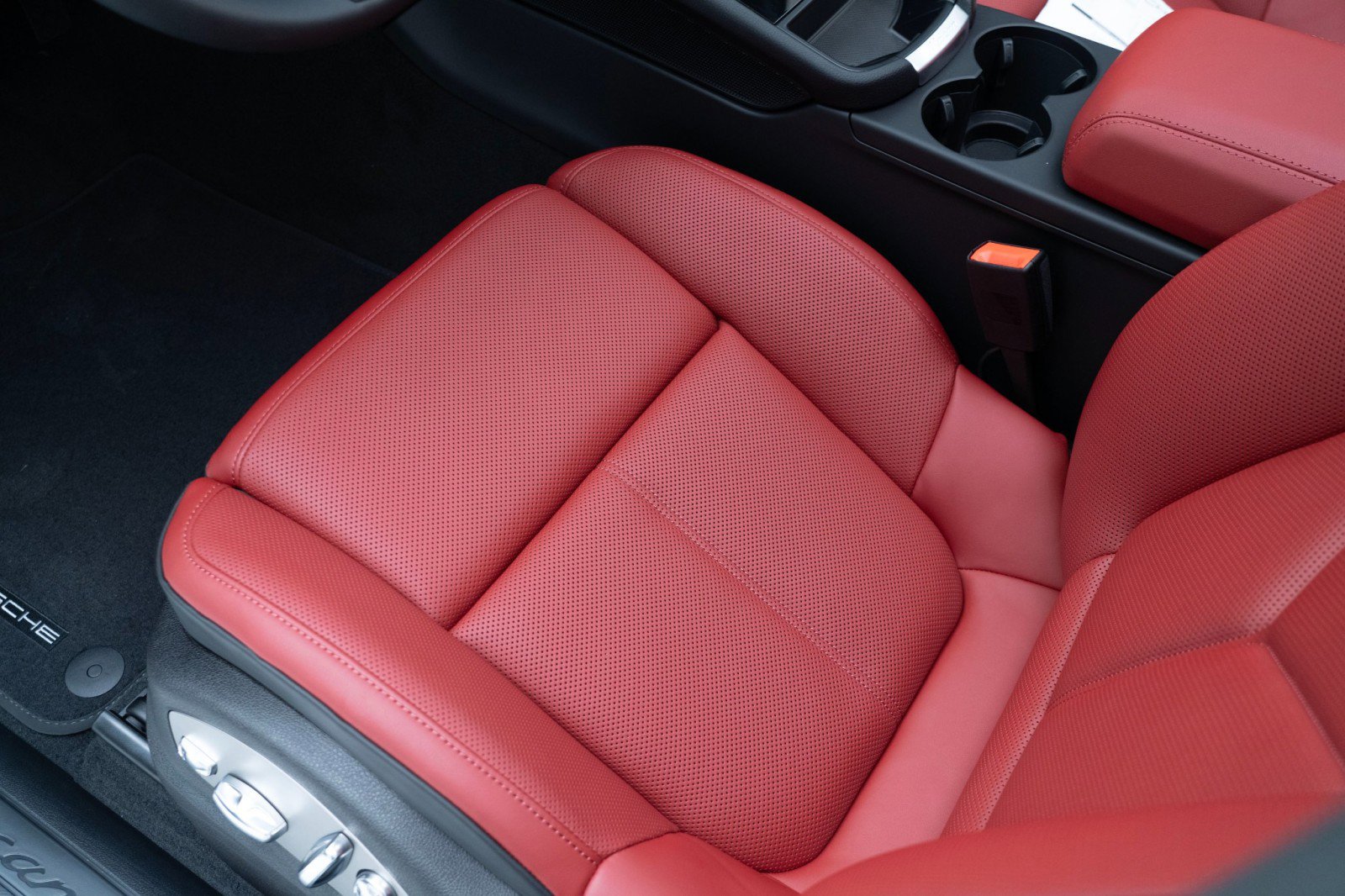 New 2026 Porsche Macan image 16