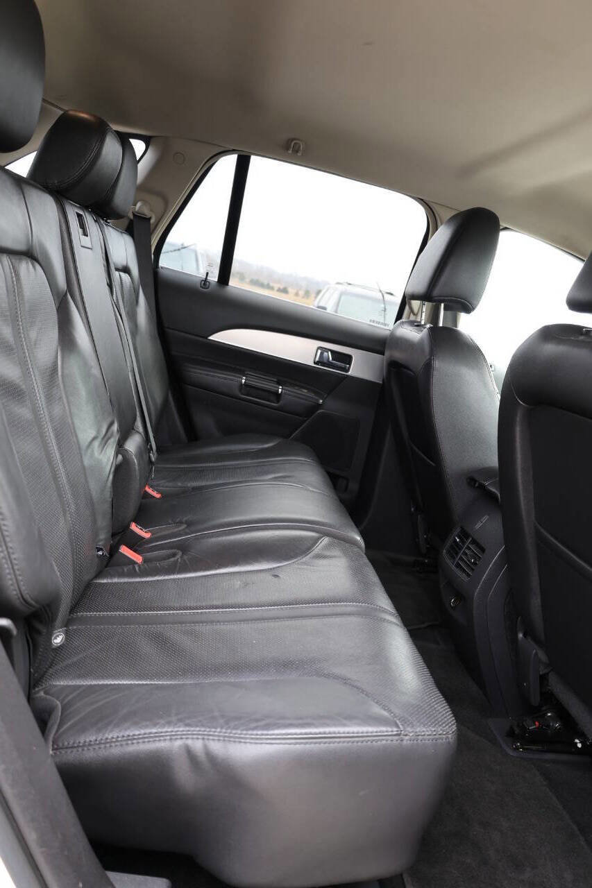 Used 2011 Lincoln MKX 2WD image 16