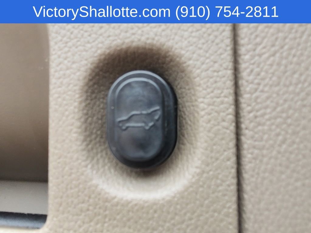 Used 2017 GMC Yukon XL SLE w/ SLE Value Package image 26