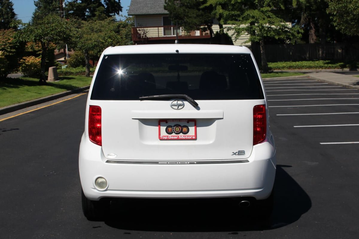 Used 2009 Scion xB FWD image 6