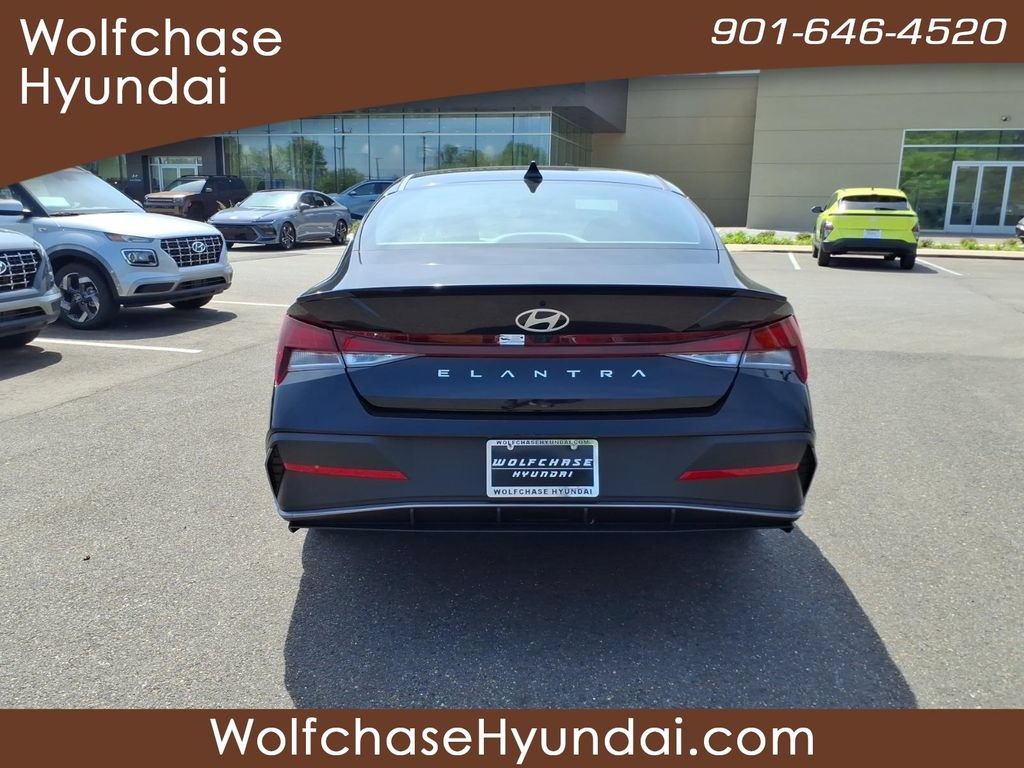 New 2026 Hyundai Elantra Sport FWD image 4