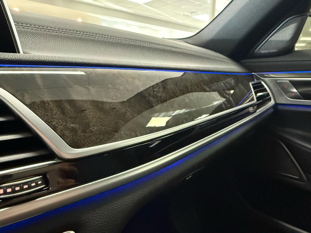 Used 2018 BMW 750i image 32