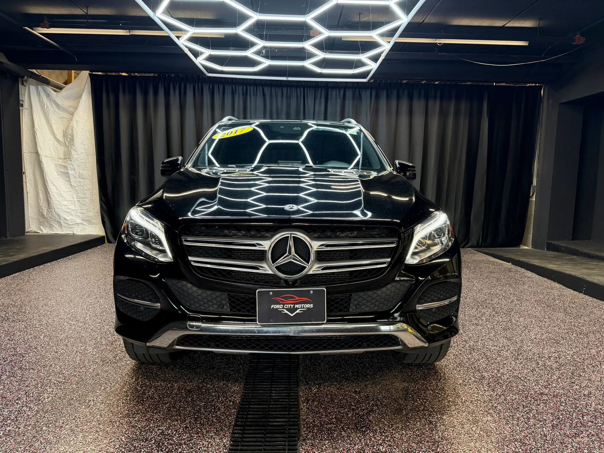 Used 2017 Mercedes-Benz GLE 350 4MATIC image 2