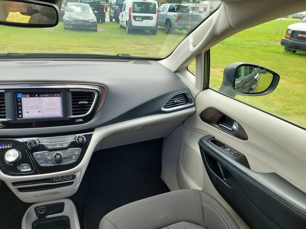Used 2023 Chrysler Voyager LX FWD image 14