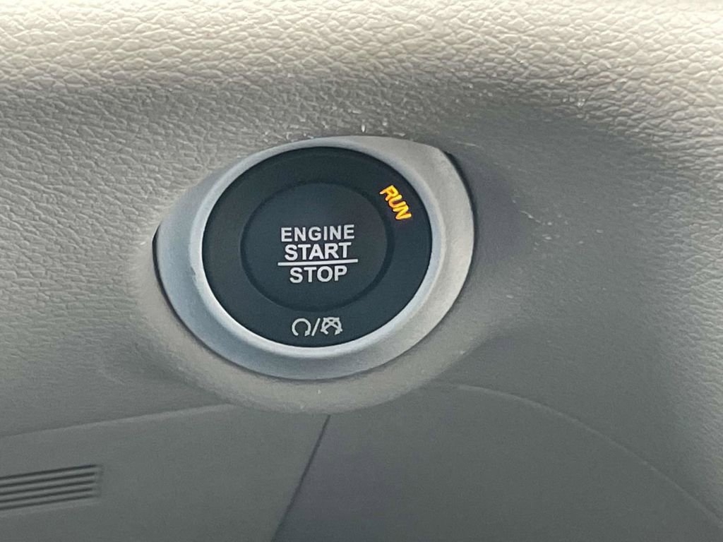 Used 2024 Chrysler Pacifica Touring-L image 34