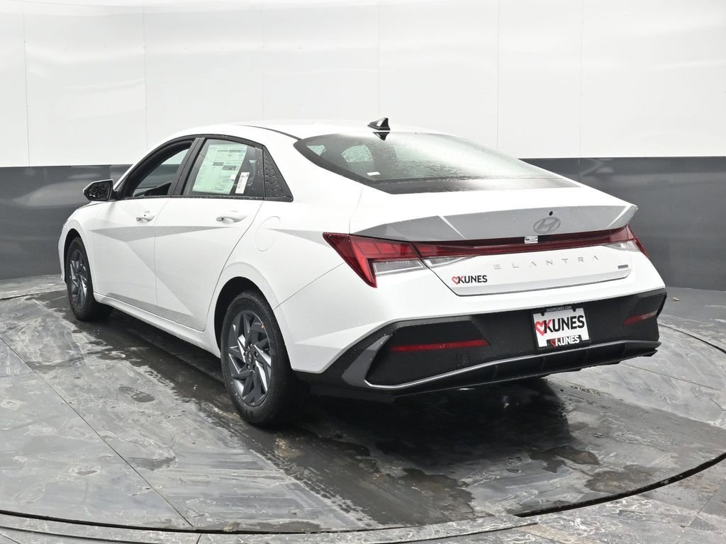 New 2026 Hyundai Elantra Blue image 10