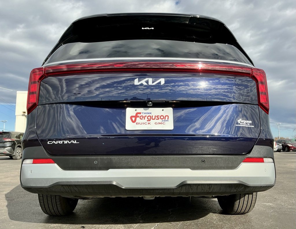 Used 2025 Kia Carnival EX image 17