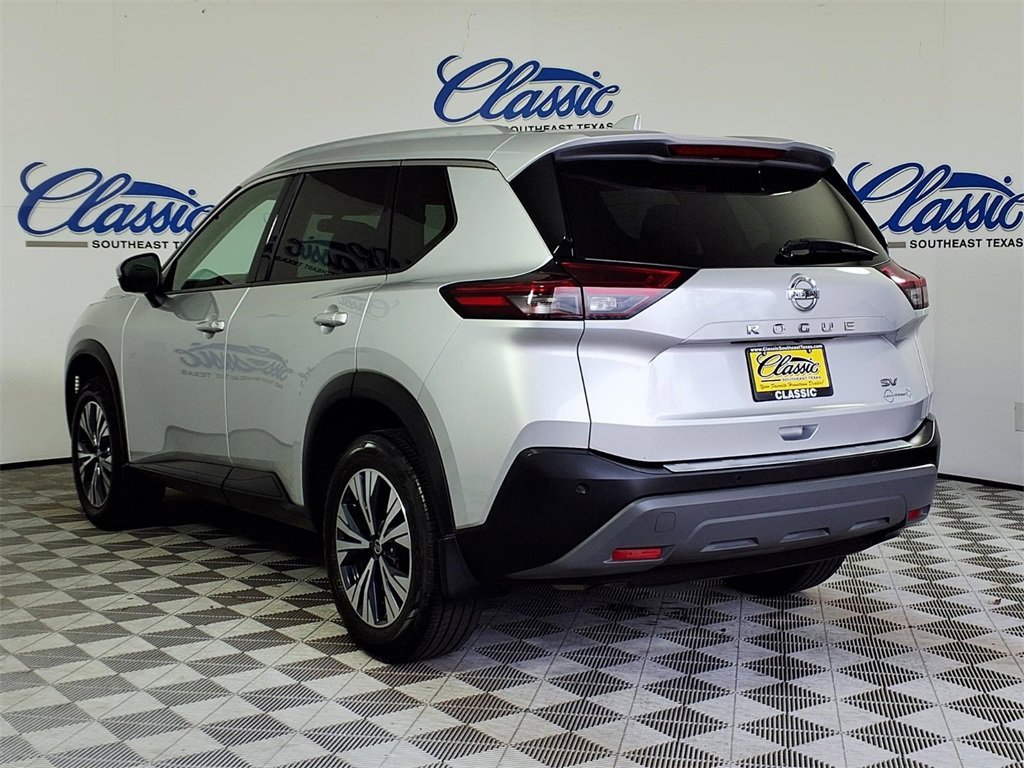 Used 2021 Nissan Rogue SV w/ Premium Package image 2