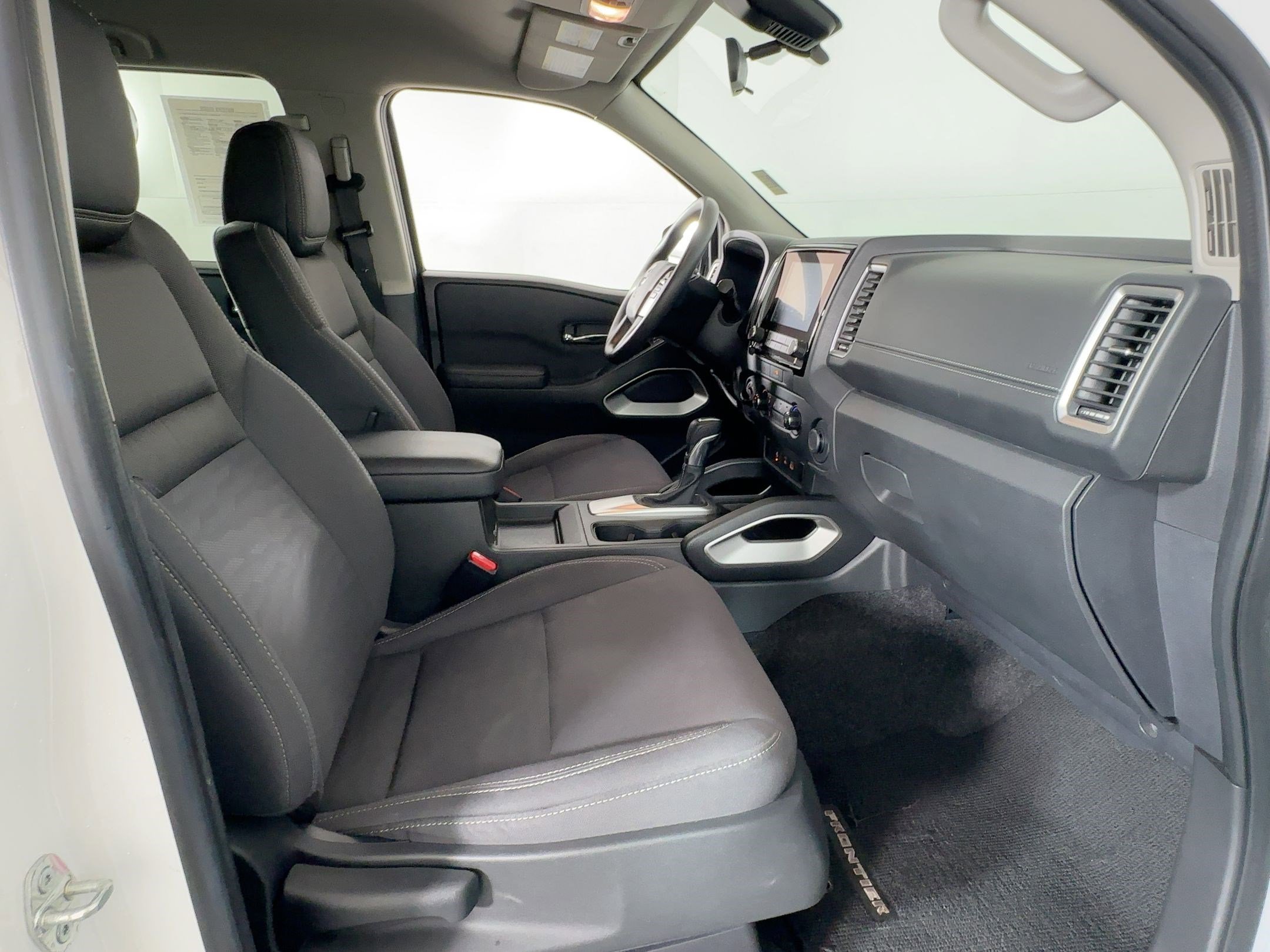 Used 2023 Nissan Frontier SV w/ Technology Package image 29