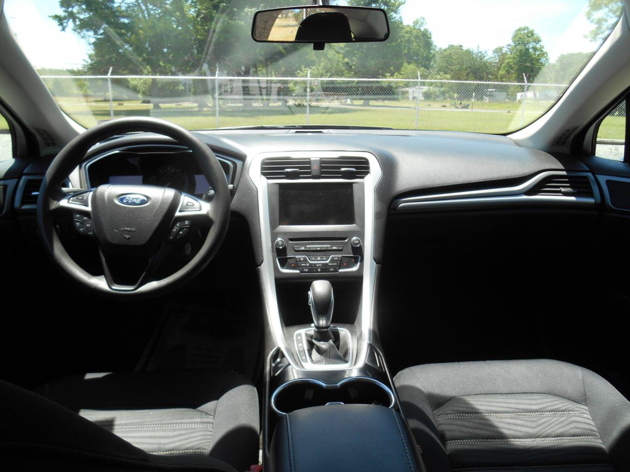 Used 2016 Ford Fusion SE FWD image 8
