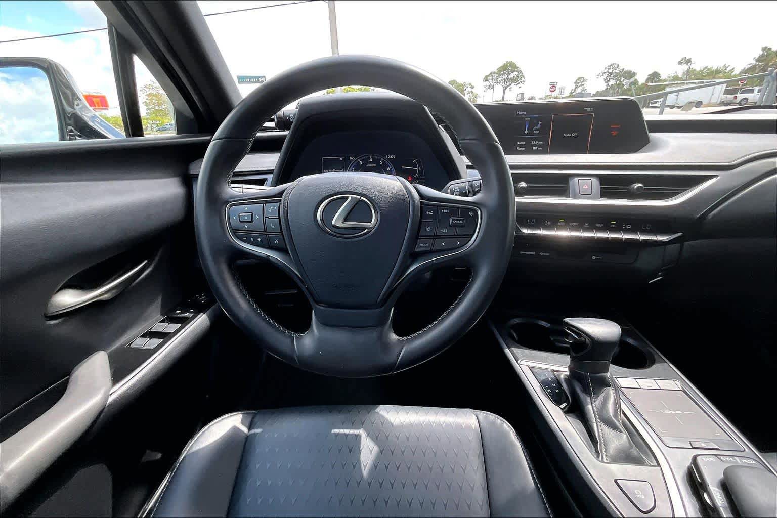 Used 2021 Lexus UX 200 w/ Accessory Package (Z1) image 6