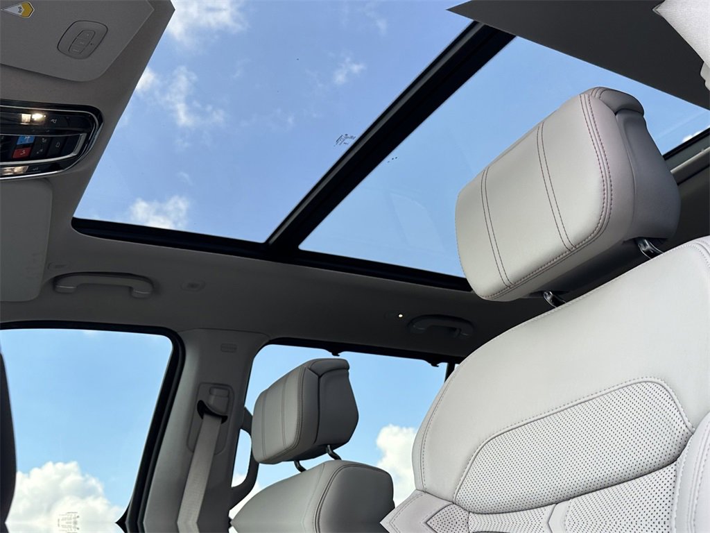 New 2023 Jeep Grand Wagoneer 4WD w/ Flexible Seating Group image 30