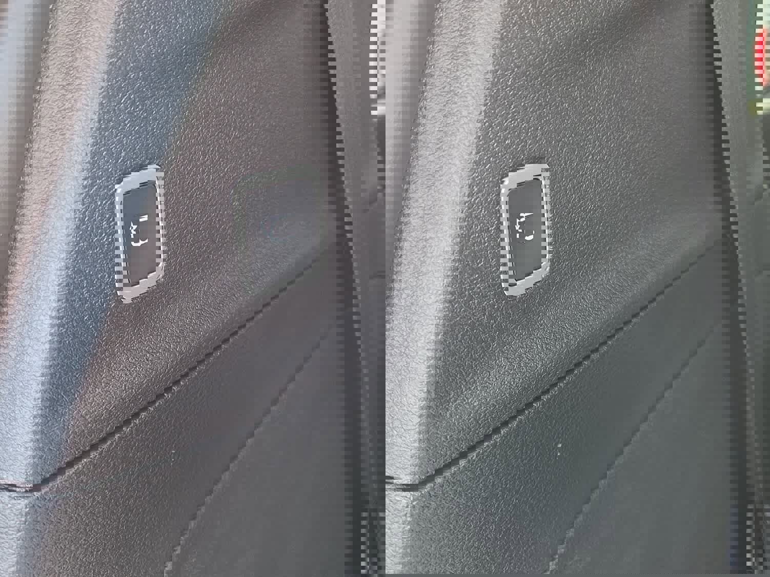 New 2026 Chrysler Pacifica Select w/ S Appearance Package image 11