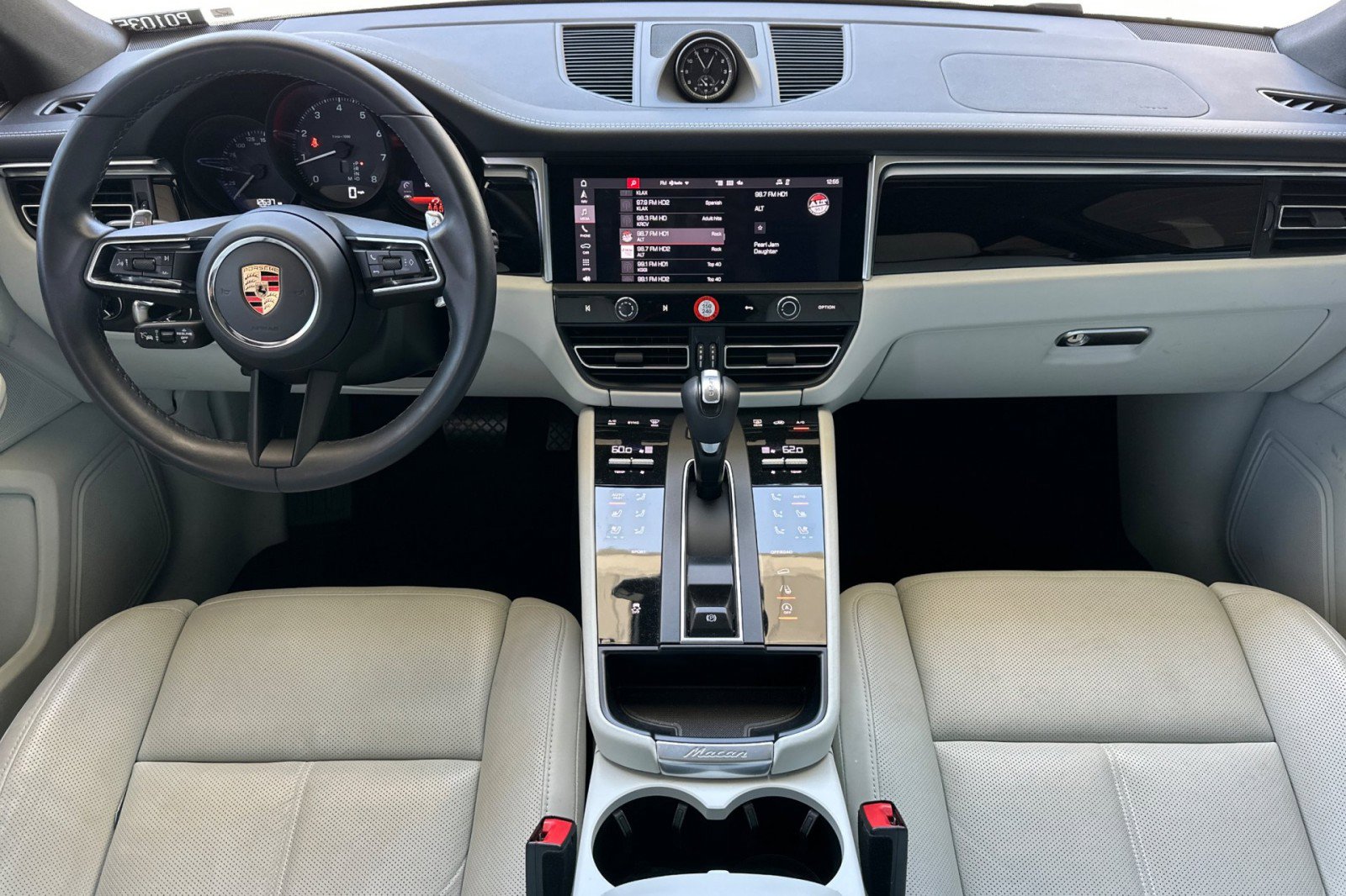 Certified 2023 Porsche Macan AWD/4WD image 6