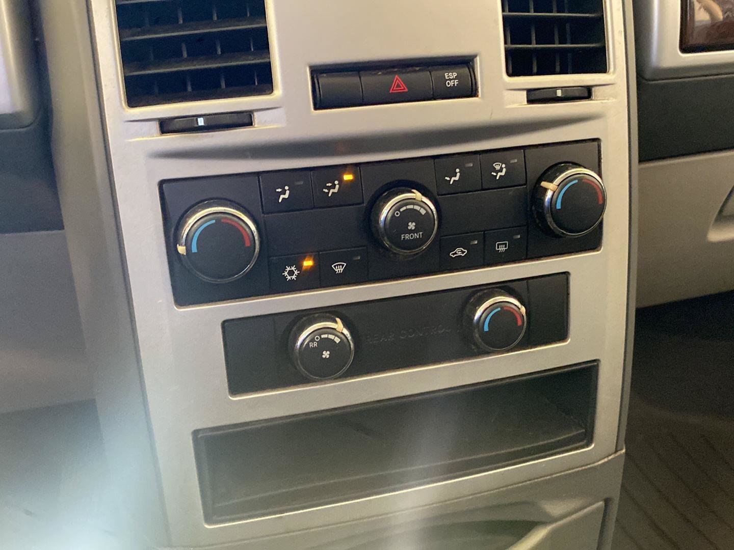 Used 2010 Chrysler Town & Country Touring FWD image 17
