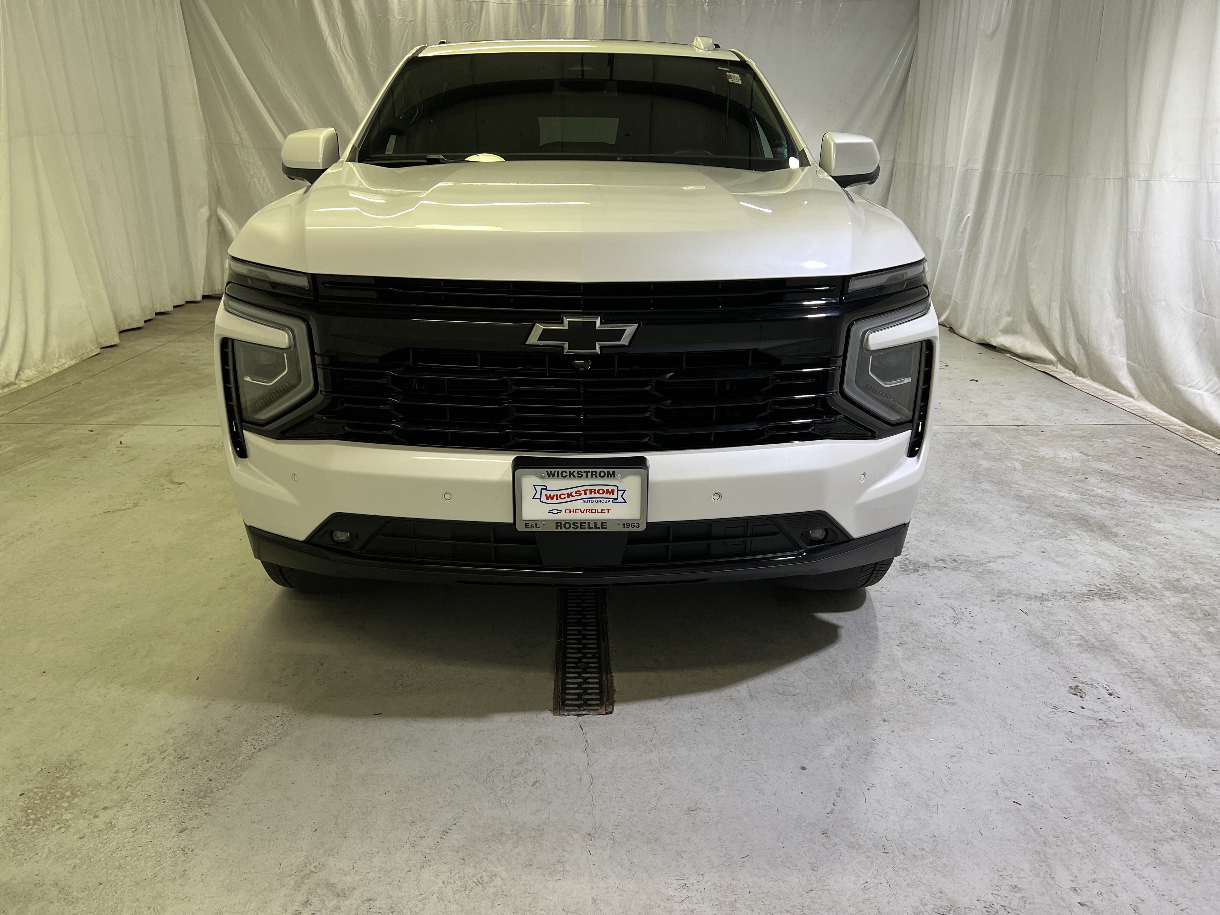 Certified 2025 Chevrolet Suburban RST w/ Sun And Tow Package RWD image 3