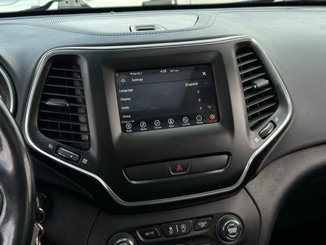 Used 2020 Jeep Cherokee Latitude w/ Cold Weather Group AWD/4WD image 19