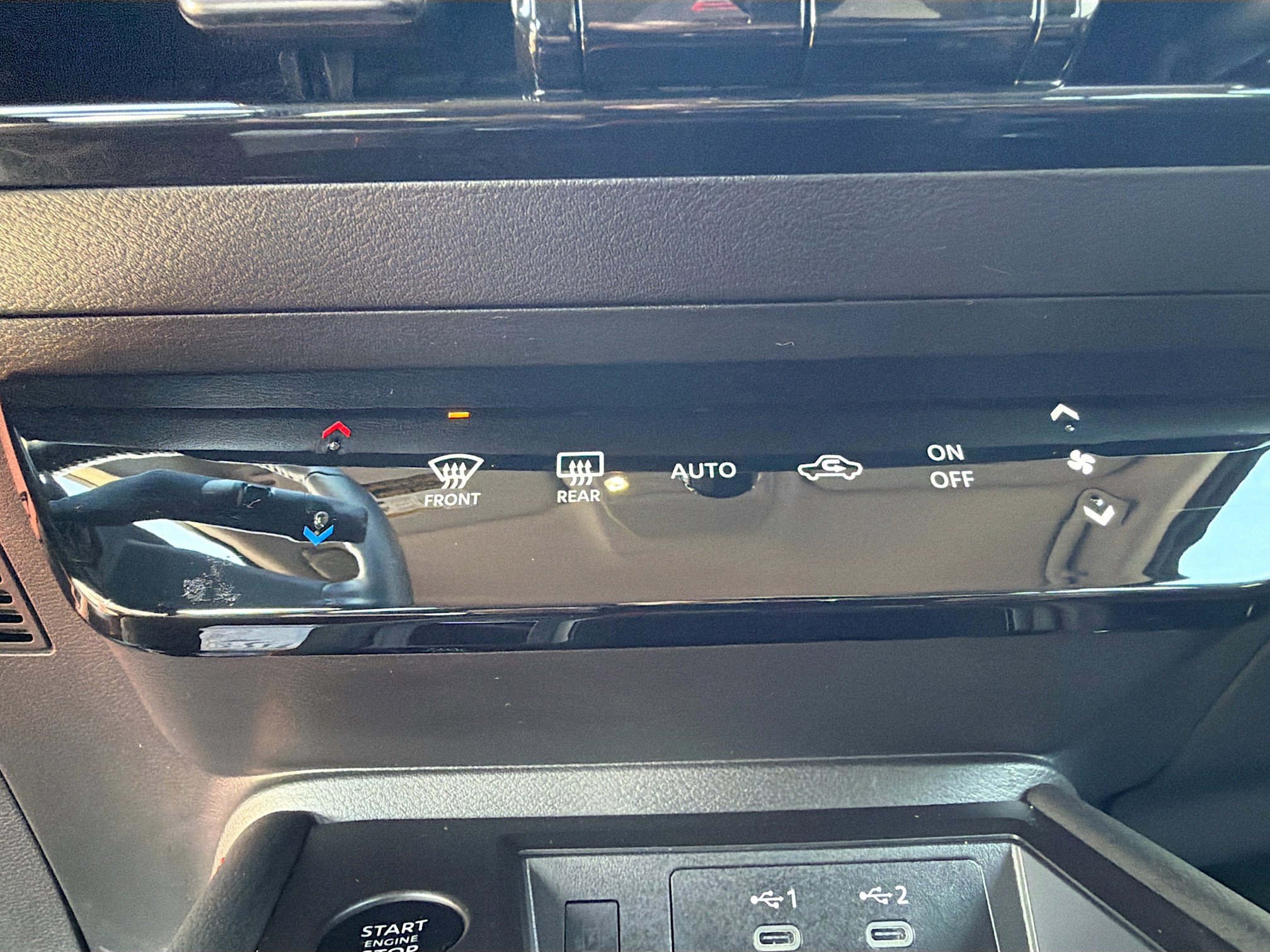 Used 2025 Nissan Kicks SR image 32