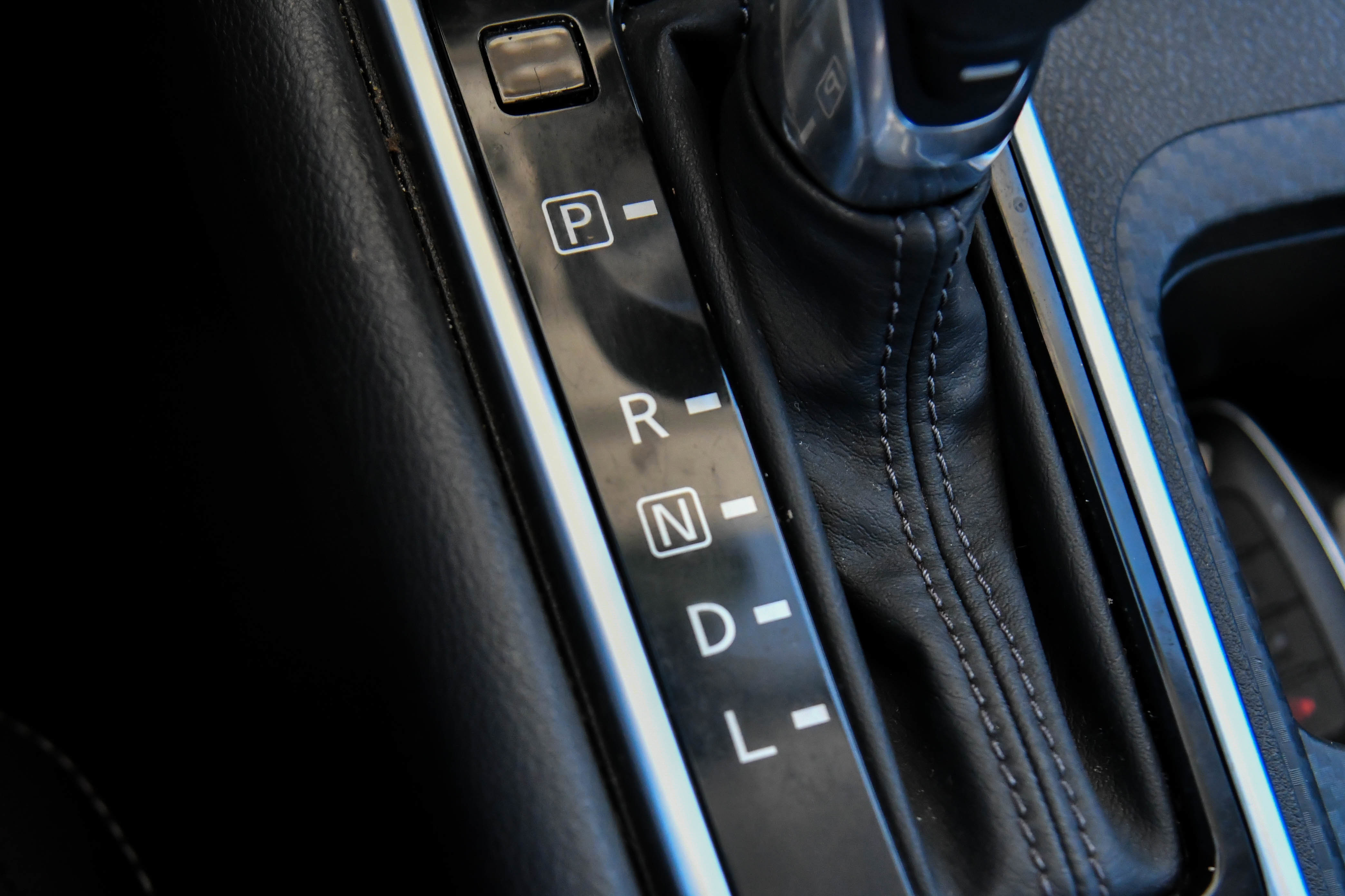 Used 2024 Nissan Sentra SV FWD image 23