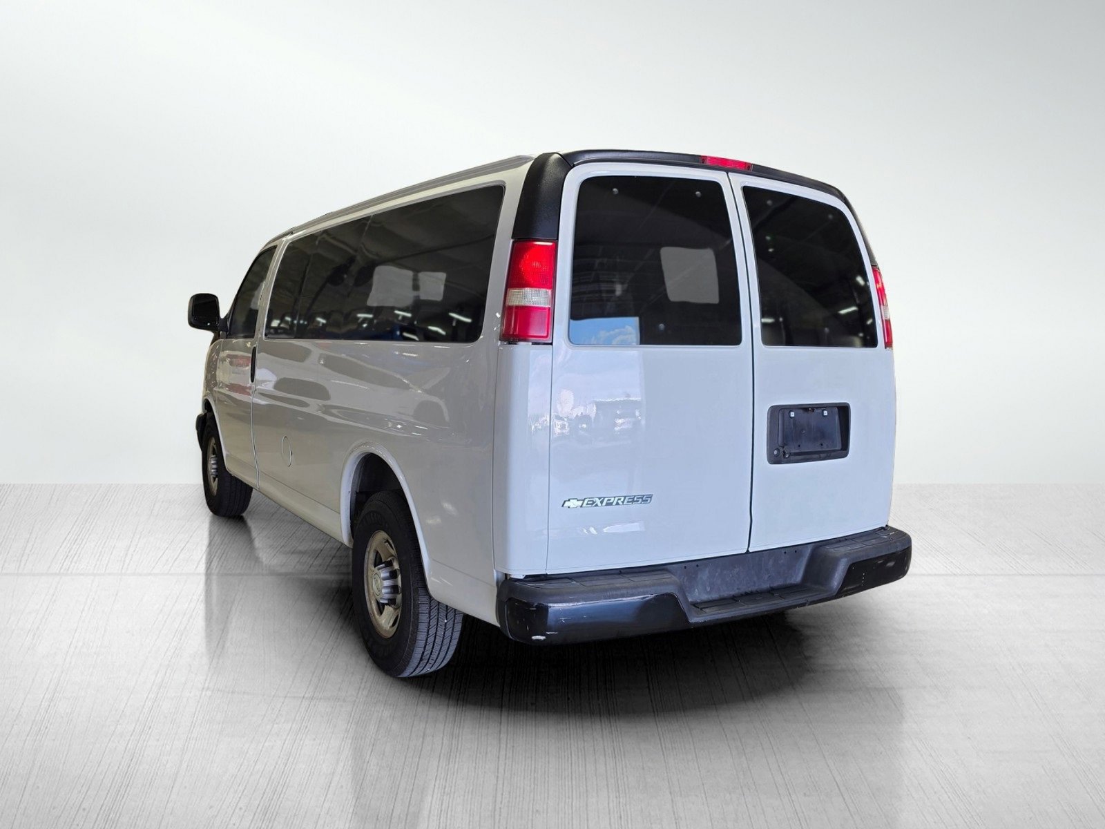 Used 2018 Chevrolet Express 2500 LS w/ Driver Convenience Package image 5