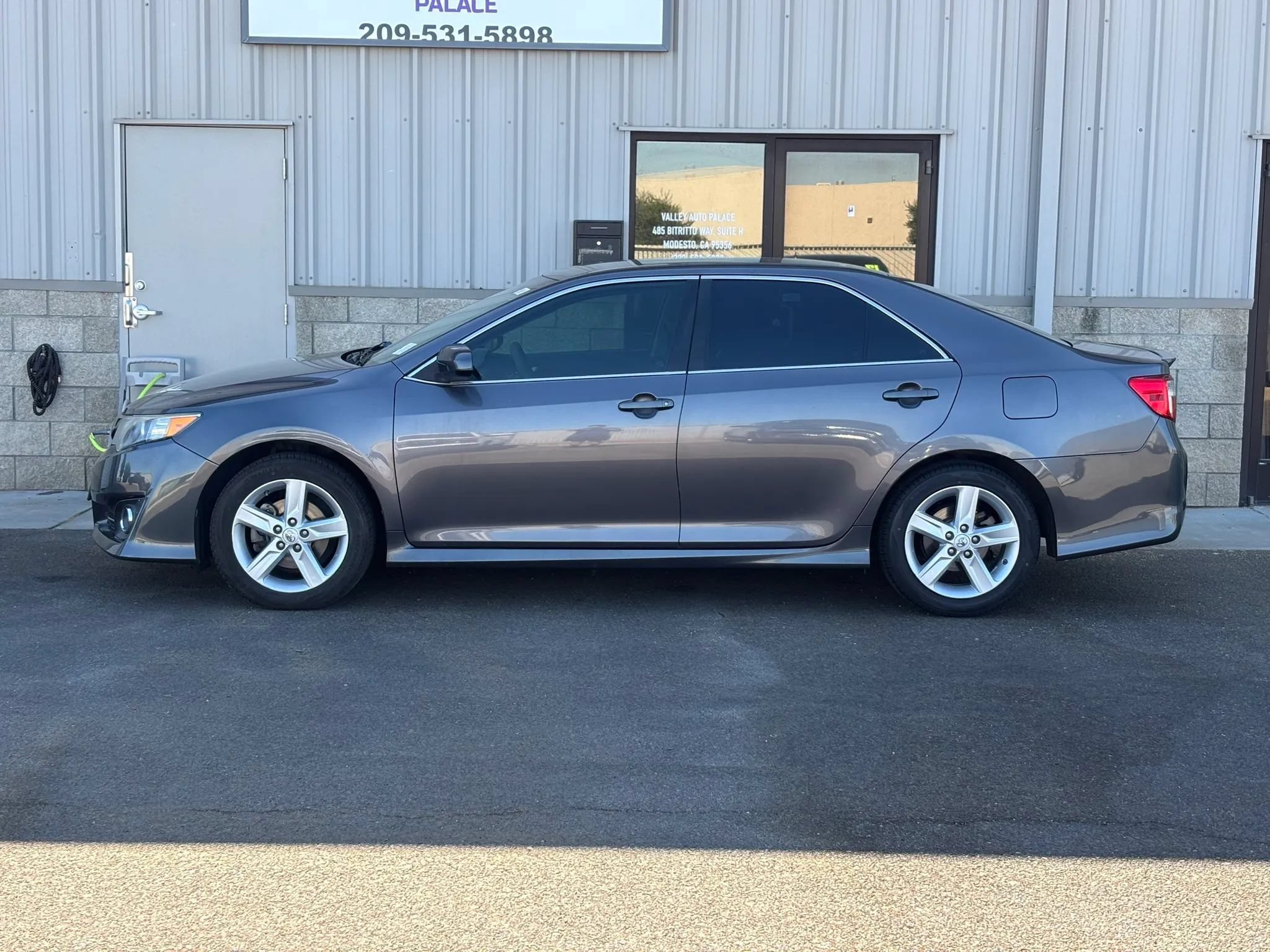 Used 2014 Toyota Camry SE FWD image 6