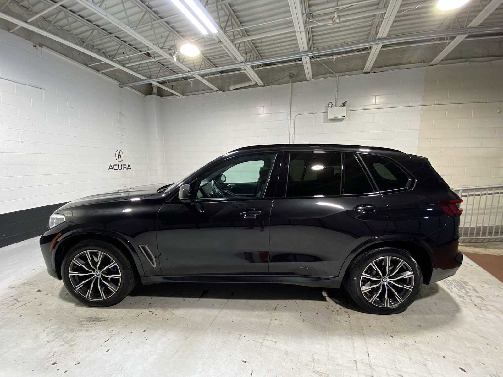 Used 2020 BMW X5 M50i image 3