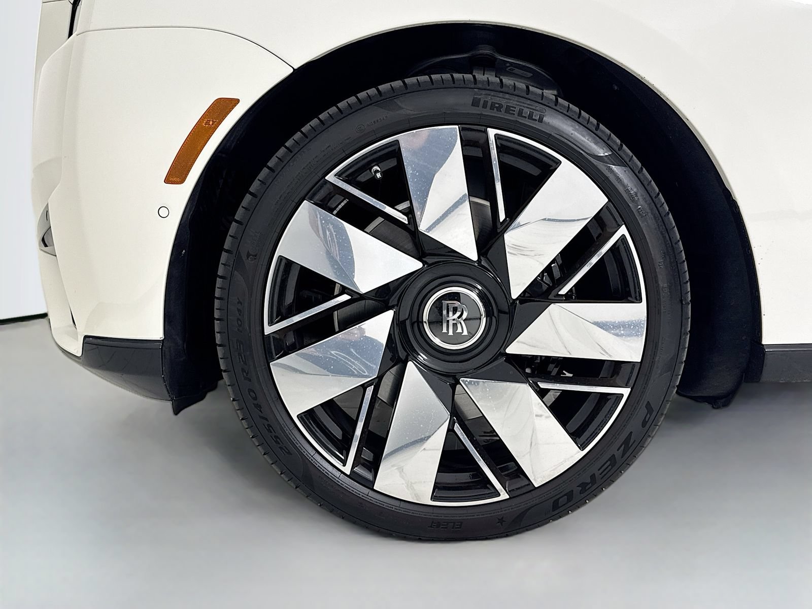 Certified 2025 Rolls-Royce Cullinan AWD/4WD image 10