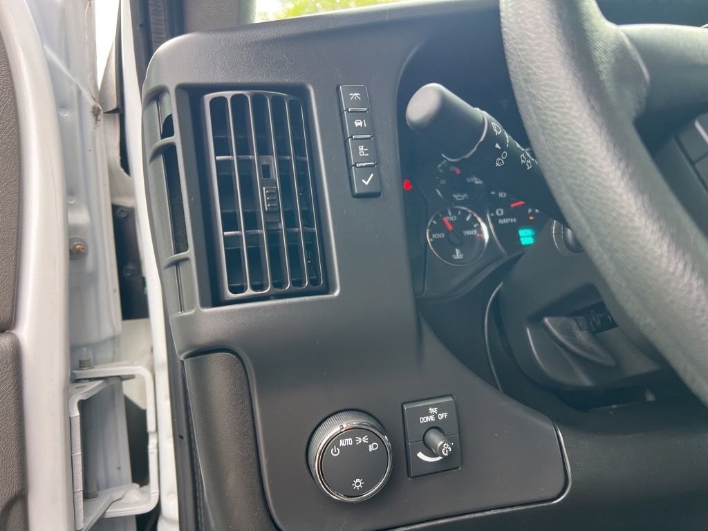 Used 2024 Chevrolet Express 2500 w/ Driver Convenience Package RWD image 15