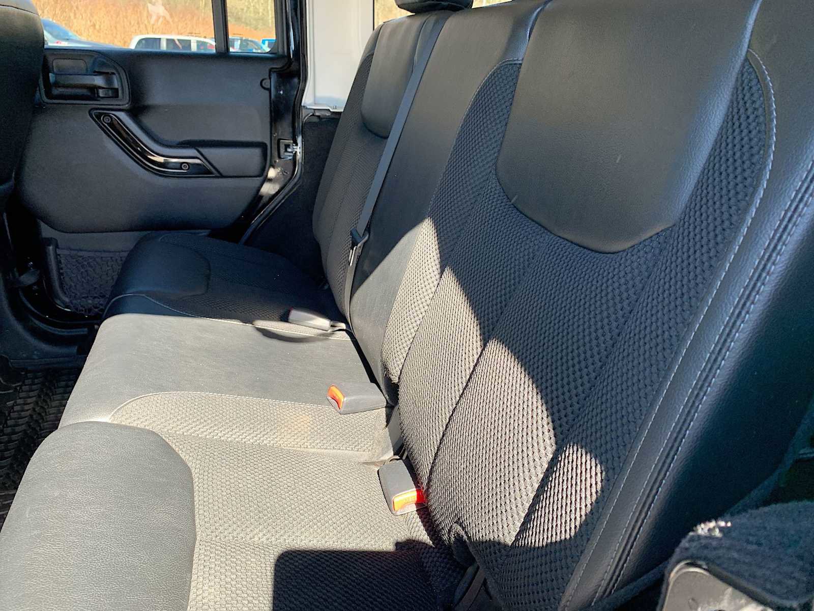 Used 2017 Jeep Wrangler Unlimited Sahara image 20